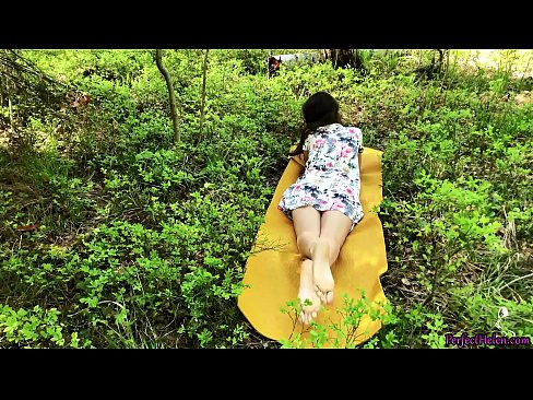 ❤️ Stranger on Tinder Masturbates My Pussy and Fucks Passionately in the woods (En främling på Tinder onanerar min fitta och knullar passionerat i skogen) ️ Fucking at us ﹏