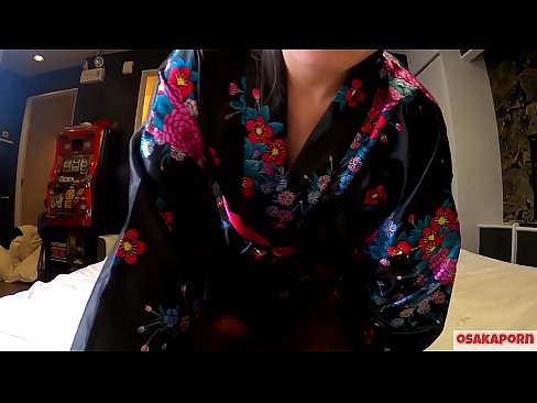 ❤️ Ung cosplay tjej älskar sex till orgasm med en spruta i en hästskötare och en avsugning. Asiatisk tjej med hårig fitta och vackra bröst i traditionell japansk dräkt i amatörvideo som visar onani med knullleksaker. Sakura 3 OSAKAPORN. ️ Fucking at us ﹏
