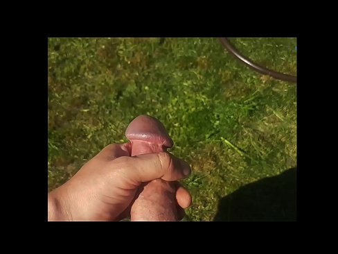 ❤️ Heta heta tjejen får sin rosa fitta knullad och kommer med en spruta i en sommarträdgård ️ Fucking at us ﹏